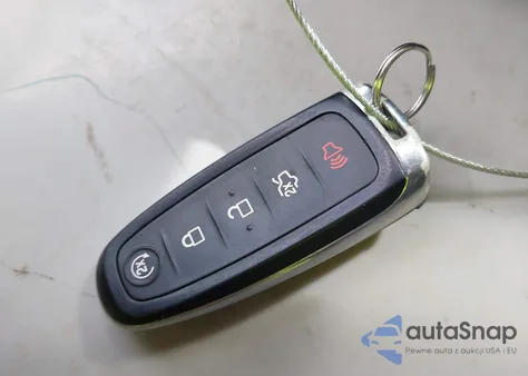 2013 Ford Focus Titanium z USA, uszkodzony, nr VIN 1FADP3J24DL335271